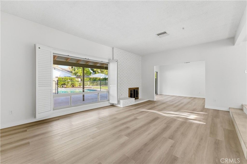 Image 16 of property listing at 8828 Collett, North Hills, CA 91343