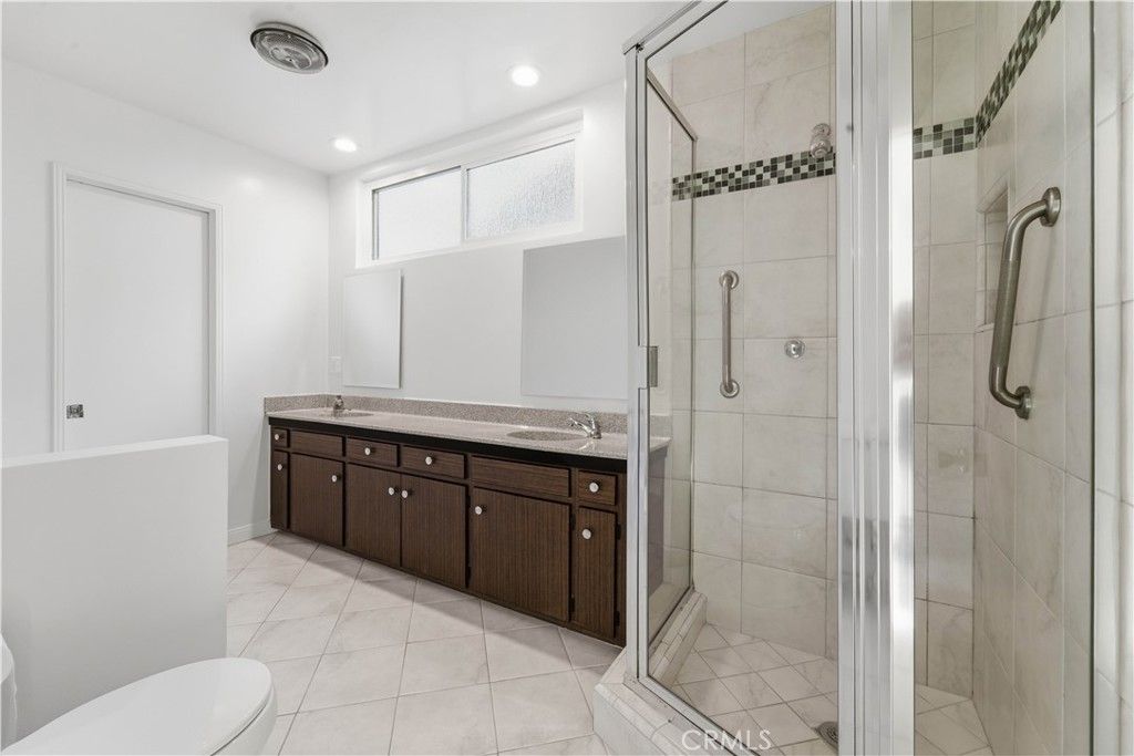 Image 25 of property listing at 8828 Collett, North Hills, CA 91343