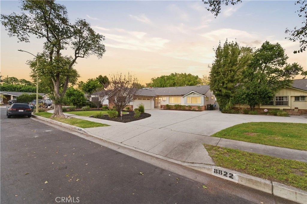 Image 3 of property listing at 8828 Collett, North Hills, CA 91343