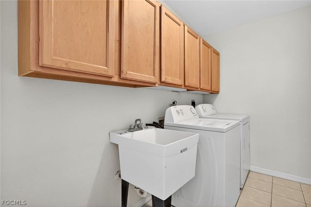 1023 SE 18th AVE, Cape Coral, FL 33990