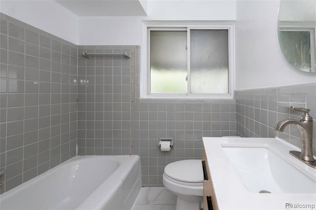 26211 Linwood Street, Roseville, MI 48066