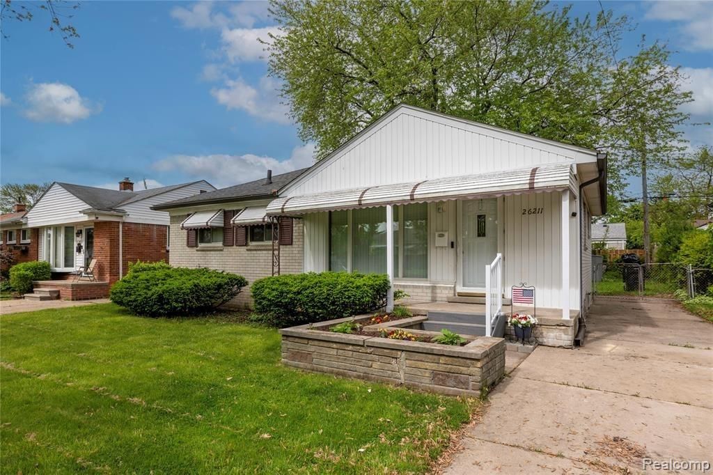 26211 Linwood Street, Roseville, MI 48066