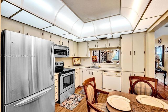 1000 Colony Point Circle 422, Pembroke Pines, FL 33026