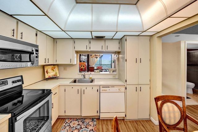 1000 Colony Point Circle 422, Pembroke Pines, FL 33026