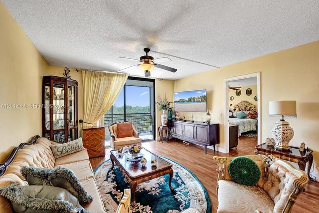 1000 Colony Point Circle 422, Pembroke Pines, FL 33026