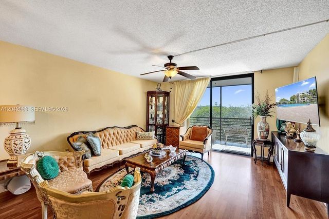 1000 Colony Point Circle 422, Pembroke Pines, FL 33026