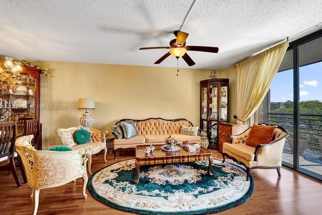 1000 Colony Point Circle 422, Pembroke Pines, FL 33026