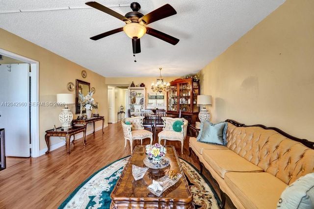 1000 Colony Point Circle 422, Pembroke Pines, FL 33026