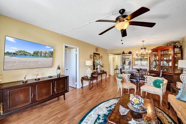 1000 Colony Point Circle 422, Pembroke Pines, FL 33026