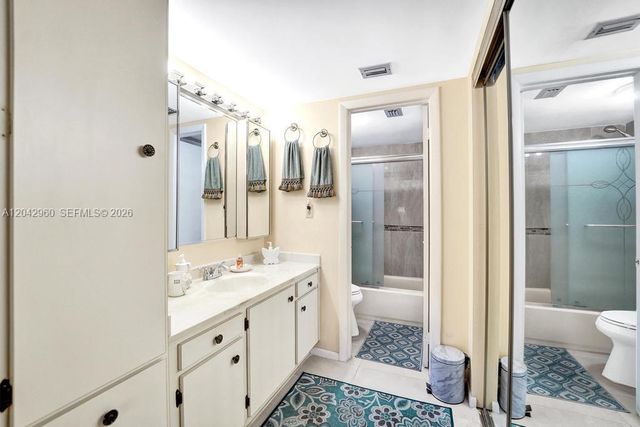1000 Colony Point Circle 422, Pembroke Pines, FL 33026