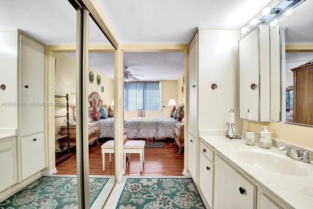 1000 Colony Point Circle 422, Pembroke Pines, FL 33026