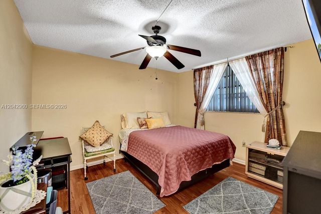 1000 Colony Point Circle 422, Pembroke Pines, FL 33026