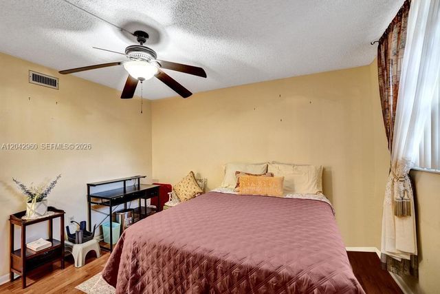 1000 Colony Point Circle 422, Pembroke Pines, FL 33026