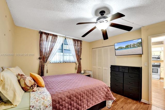 1000 Colony Point Circle 422, Pembroke Pines, FL 33026