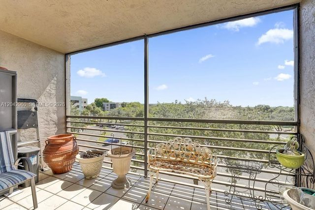 1000 Colony Point Circle 422, Pembroke Pines, FL 33026