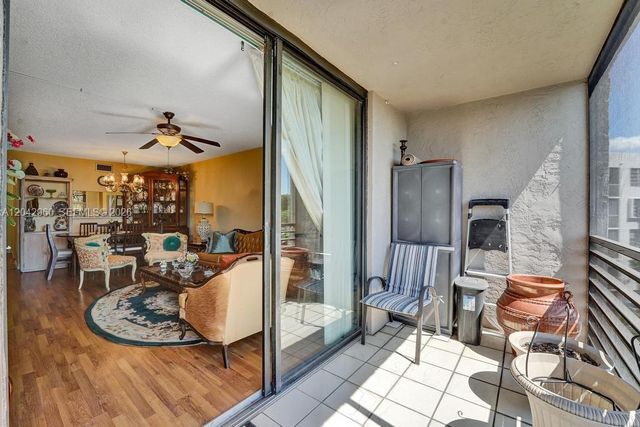 1000 Colony Point Circle 422, Pembroke Pines, FL 33026