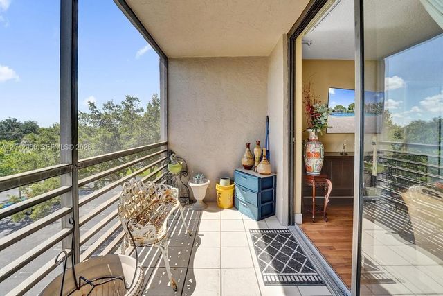 1000 Colony Point Circle 422, Pembroke Pines, FL 33026