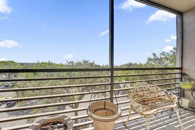 1000 Colony Point Circle 422, Pembroke Pines, FL 33026