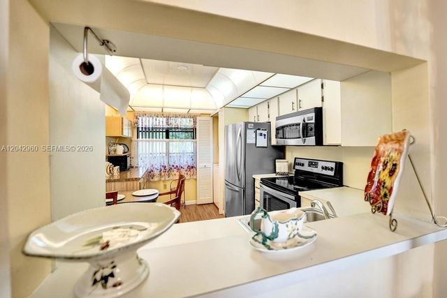 1000 Colony Point Circle 422, Pembroke Pines, FL 33026