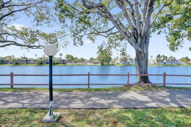 1000 Colony Point Circle 422, Pembroke Pines, FL 33026