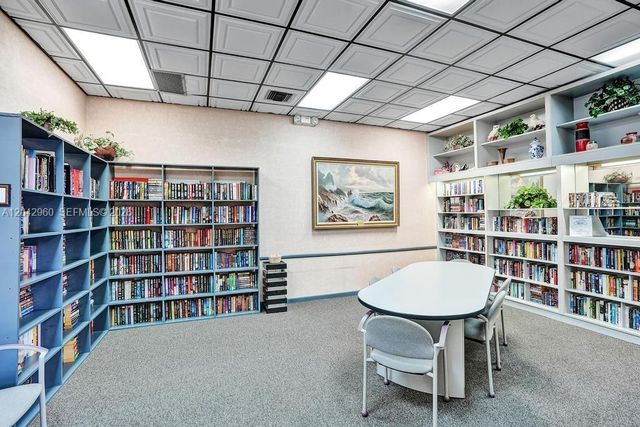 1000 Colony Point Circle 422, Pembroke Pines, FL 33026