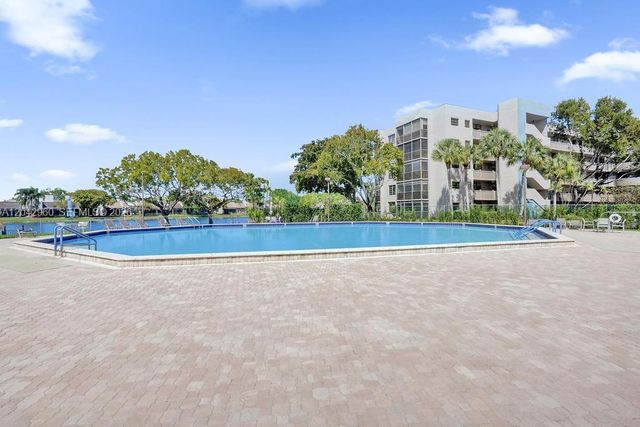 1000 Colony Point Circle 422, Pembroke Pines, FL 33026