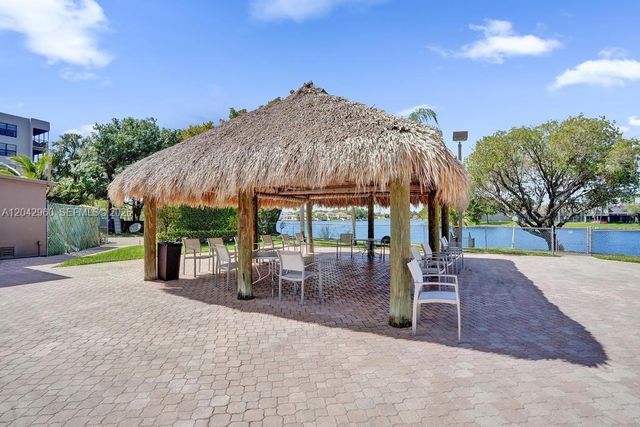 1000 Colony Point Circle 422, Pembroke Pines, FL 33026