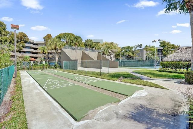 1000 Colony Point Circle 422, Pembroke Pines, FL 33026
