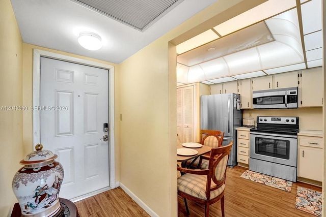 1000 Colony Point Circle 422, Pembroke Pines, FL 33026