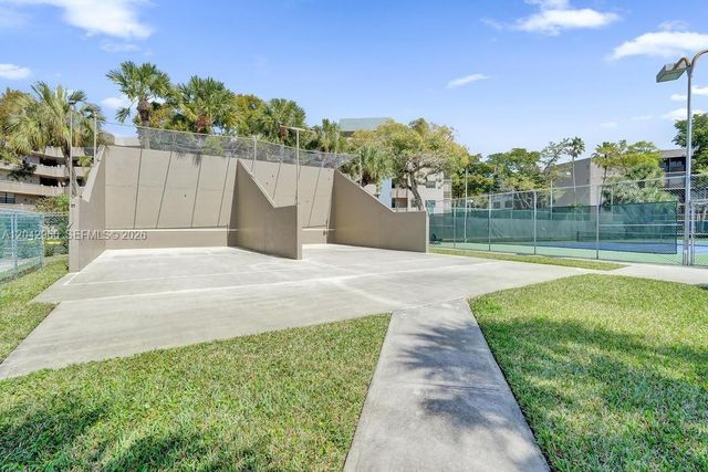 1000 Colony Point Circle 422, Pembroke Pines, FL 33026