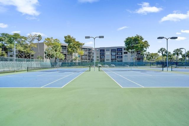 1000 Colony Point Circle 422, Pembroke Pines, FL 33026