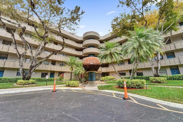 1000 Colony Point Circle 422, Pembroke Pines, FL 33026
