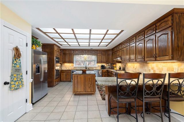 410 Camelot Drive, Fayetteville, GA 30214