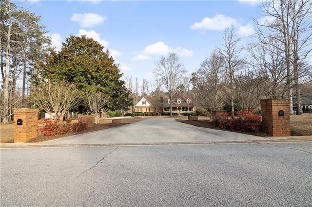 410 Camelot Drive, Fayetteville, GA 30214