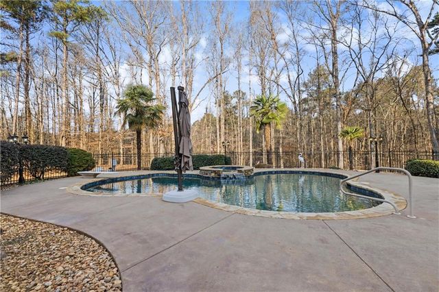 410 Camelot Drive, Fayetteville, GA 30214