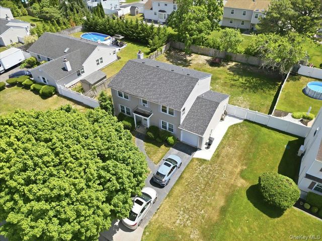 7 Apple Blossom Lane, Patchogue, NY 11772