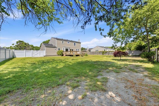 7 Apple Blossom Lane, Patchogue, NY 11772