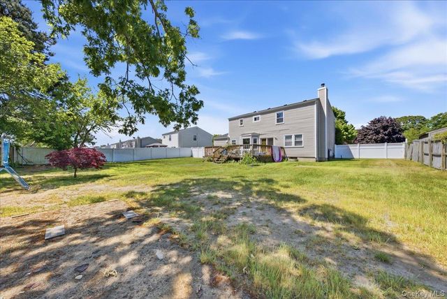 7 Apple Blossom Lane, Patchogue, NY 11772