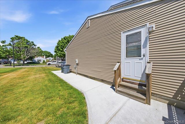 7 Apple Blossom Lane, Patchogue, NY 11772