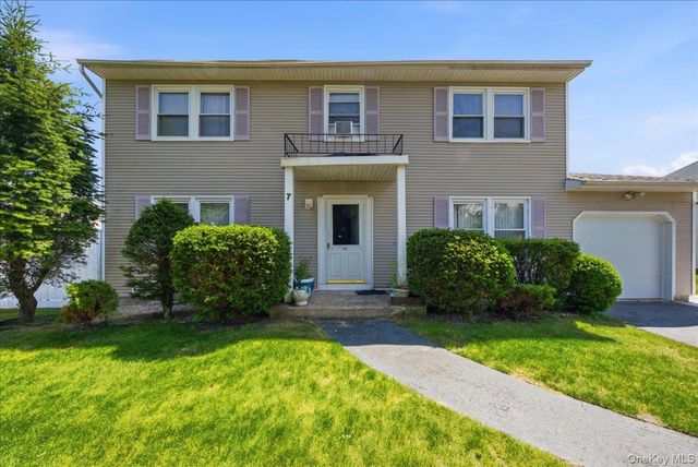 7 Apple Blossom Lane, Patchogue, NY 11772
