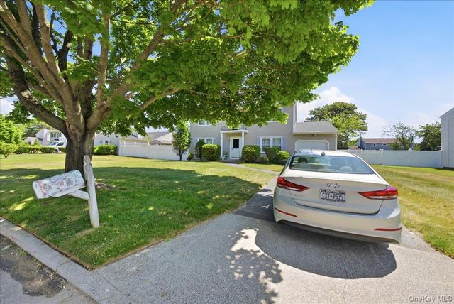 7 Apple Blossom Lane, Patchogue, NY 11772
