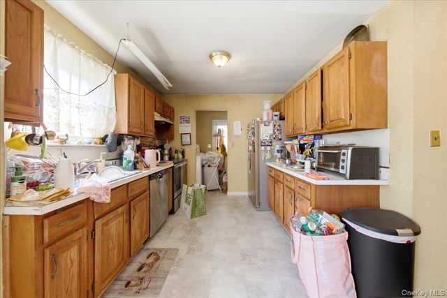 7 Apple Blossom Lane, Patchogue, NY 11772