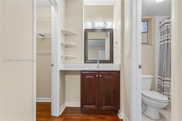 9400 Live Oak Place 103, Davie, FL 33324