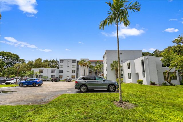 9400 Live Oak Place 103, Davie, FL 33324