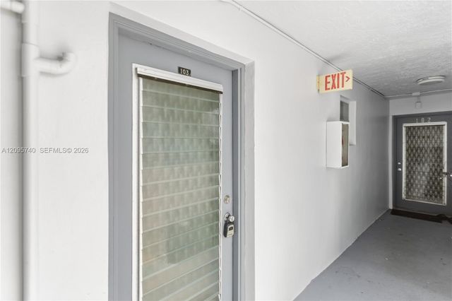 9400 Live Oak Place 103, Davie, FL 33324