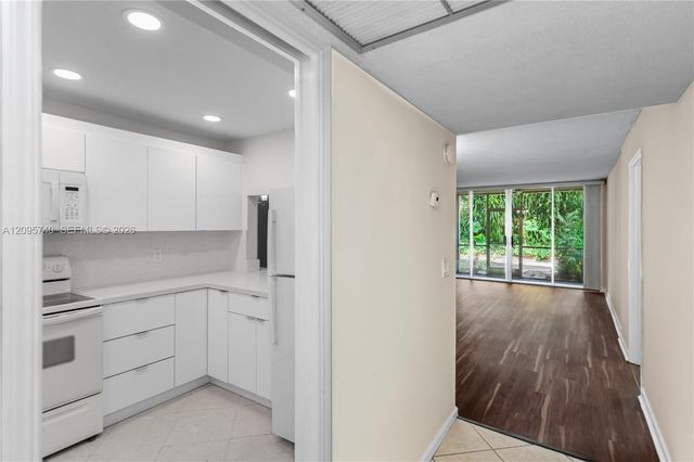 9400 Live Oak Place 103, Davie, FL 33324