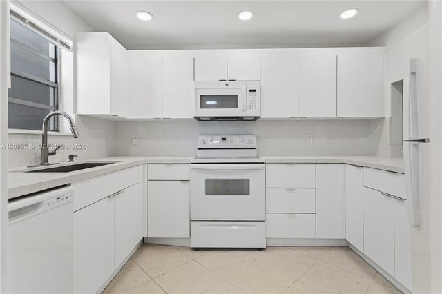 9400 Live Oak Place 103, Davie, FL 33324
