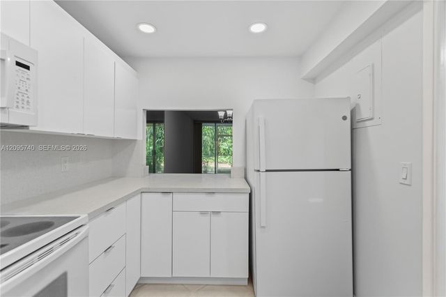 9400 Live Oak Place 103, Davie, FL 33324
