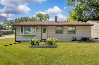 51 Golfview Lane, Carpentersville, IL 60110