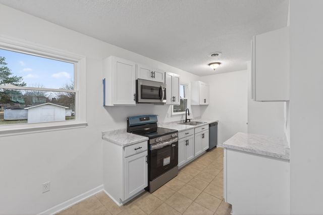 16 Ford Drive, Wellford, SC 29385